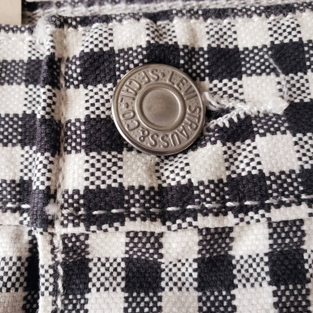 🆕️Levi's Plaid Checker Print Black Gray White Cotton A-Line Skirt SZ 25 - Picture 3 of 11